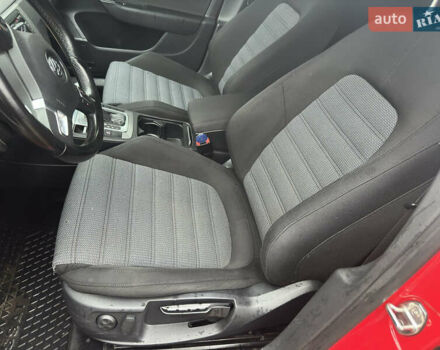 Красный Фольксваген Пассат, объемом двигателя 1.39 л и пробегом 275 тыс. км за 7200 $, фото 21 на Automoto.ua