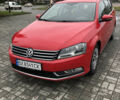 Красный Фольксваген Пассат, объемом двигателя 1.6 л и пробегом 211 тыс. км за 9800 $, фото 1 на Automoto.ua