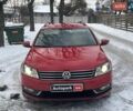 Красный Фольксваген Пассат, объемом двигателя 2 л и пробегом 282 тыс. км за 10890 $, фото 1 на Automoto.ua