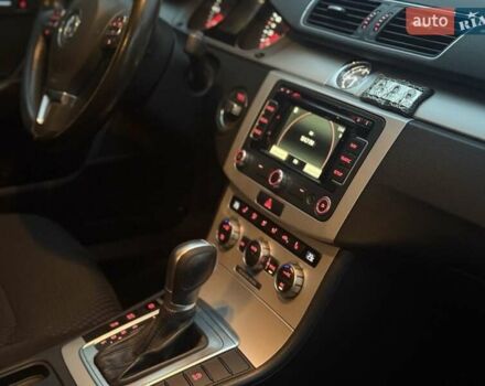 Красный Фольксваген Пассат, объемом двигателя 2 л и пробегом 275 тыс. км за 8555 $, фото 15 на Automoto.ua