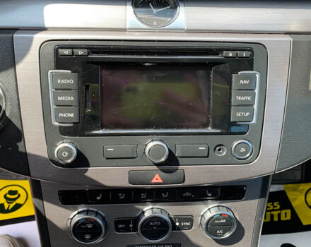 Красный Фольксваген Пассат, объемом двигателя 2 л и пробегом 327 тыс. км за 11550 $, фото 10 на Automoto.ua