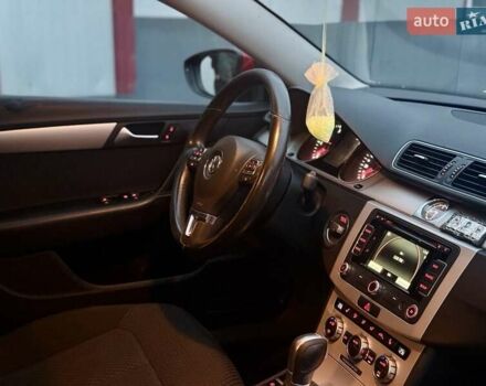 Красный Фольксваген Пассат, объемом двигателя 2 л и пробегом 275 тыс. км за 8555 $, фото 16 на Automoto.ua