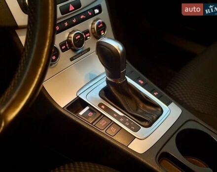 Красный Фольксваген Пассат, объемом двигателя 2 л и пробегом 275 тыс. км за 8555 $, фото 21 на Automoto.ua