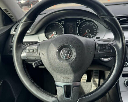 Красный Фольксваген Пассат, объемом двигателя 1.97 л и пробегом 289 тыс. км за 11700 $, фото 9 на Automoto.ua