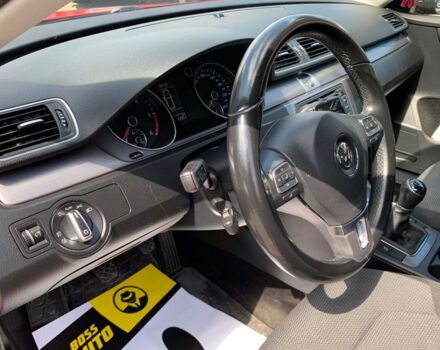 Красный Фольксваген Пассат, объемом двигателя 2 л и пробегом 327 тыс. км за 11550 $, фото 12 на Automoto.ua