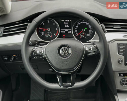 Красный Фольксваген Пассат, объемом двигателя 1.6 л и пробегом 276 тыс. км за 14300 $, фото 37 на Automoto.ua