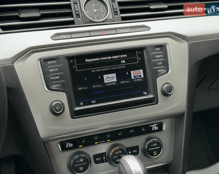 Красный Фольксваген Пассат, объемом двигателя 1.6 л и пробегом 276 тыс. км за 14300 $, фото 44 на Automoto.ua