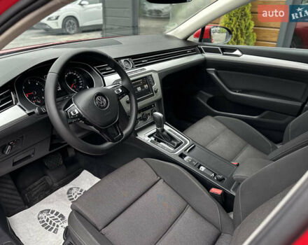 Красный Фольксваген Пассат, объемом двигателя 1.6 л и пробегом 276 тыс. км за 14300 $, фото 32 на Automoto.ua