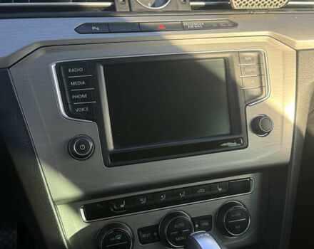 Красный Фольксваген Пассат, объемом двигателя 1.97 л и пробегом 301 тыс. км за 14800 $, фото 23 на Automoto.ua