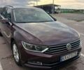 Красный Фольксваген Пассат, объемом двигателя 1.6 л и пробегом 195 тыс. км за 11900 $, фото 1 на Automoto.ua