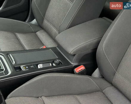 Красный Фольксваген Пассат, объемом двигателя 1.6 л и пробегом 276 тыс. км за 14300 $, фото 49 на Automoto.ua