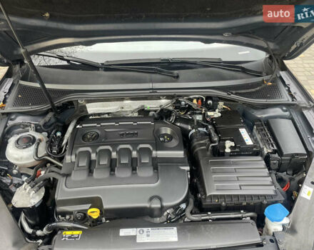 Красный Фольксваген Пассат, объемом двигателя 2 л и пробегом 218 тыс. км за 20450 $, фото 61 на Automoto.ua