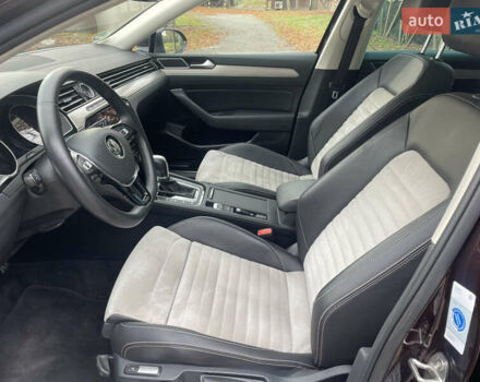 Красный Фольксваген Пассат, объемом двигателя 2 л и пробегом 218 тыс. км за 20450 $, фото 26 на Automoto.ua