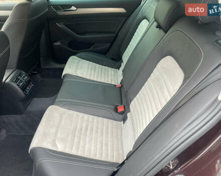 Красный Фольксваген Пассат, объемом двигателя 2 л и пробегом 218 тыс. км за 20450 $, фото 49 на Automoto.ua