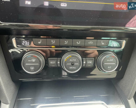 Красный Фольксваген Пассат, объемом двигателя 2 л и пробегом 218 тыс. км за 20450 $, фото 32 на Automoto.ua