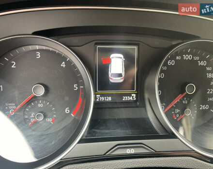 Красный Фольксваген Пассат, объемом двигателя 2 л и пробегом 218 тыс. км за 20450 $, фото 28 на Automoto.ua