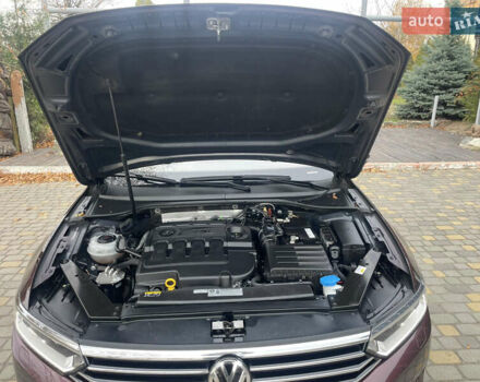 Красный Фольксваген Пассат, объемом двигателя 2 л и пробегом 218 тыс. км за 20450 $, фото 60 на Automoto.ua