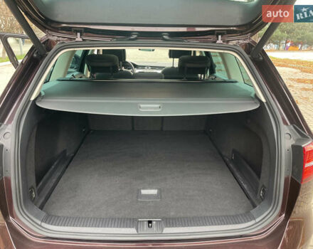 Красный Фольксваген Пассат, объемом двигателя 2 л и пробегом 218 тыс. км за 20450 $, фото 59 на Automoto.ua