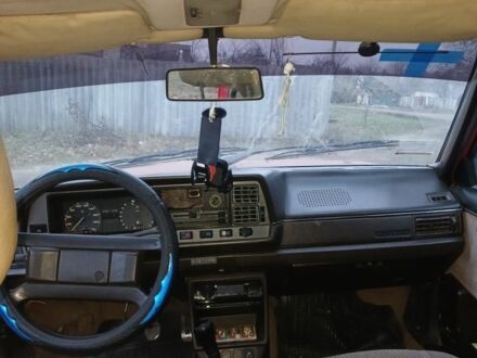 Фольксваген Пассат 1984 в Изюме на Automoto.ua Красный Фольксваген Пассат, объемом двигателя 0 л и пробегом 256 тыс. км за 845 $, фото 1 на Automoto.ua