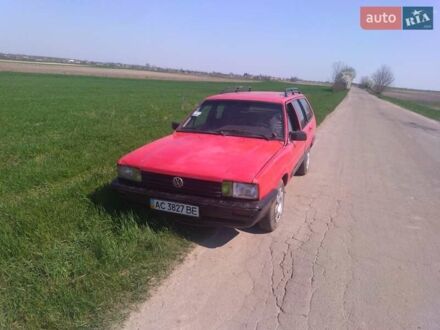 Фольксваген Пассат 1987 у Рожище на Automoto.ua Червоний Фольксваген Пассат, об'ємом двигуна 1.6 л та пробігом 400 тис. км за 461 $, фото 1 на Automoto.ua