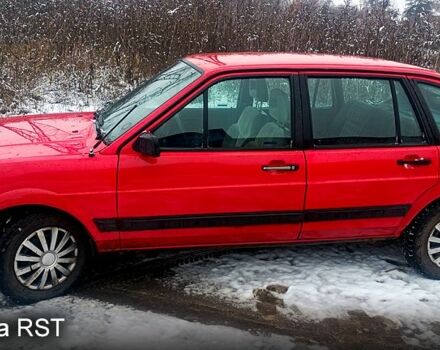 Красный Фольксваген Пассат, объемом двигателя 1.6 л и пробегом 294 тыс. км за 1200 $, фото 1 на Automoto.ua