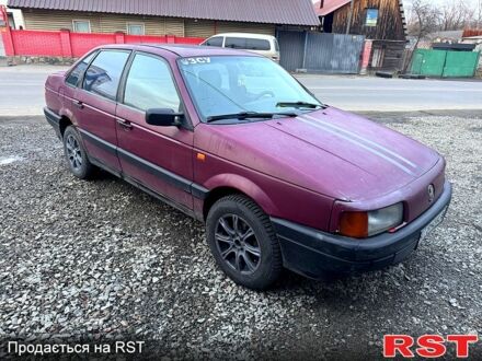 Фольксваген Пассат 1988 в Киеве на Automoto.ua Красный Фольксваген Пассат, объемом двигателя 1.8 л и пробегом 300 тыс. км за 1800 $, фото 1 на Automoto.ua