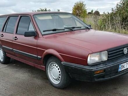 Красный Фольксваген Пассат, объемом двигателя 1.6 л и пробегом 345 тыс. км за 1499 $, фото 1 на Automoto.ua