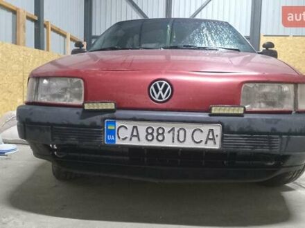 Красный Фольксваген Пассат, объемом двигателя 1.8 л и пробегом 380 тыс. км за 1800 $, фото 1 на Automoto.ua