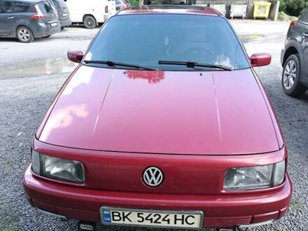 Фольксваген Пассат 1989 в Сарнах на Automoto.ua Красный Фольксваген Пассат, объемом двигателя 1.8 л и пробегом 337 тыс. км за 2500 $, фото 1 на Automoto.ua