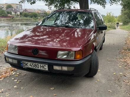 Фольксваген Пассат 1989 в Костополе на Automoto.ua Красный Фольксваген Пассат, объемом двигателя 1.78 л и пробегом 402 тыс. км за 1200 $, фото 1 на Automoto.ua