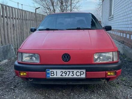 Красный Фольксваген Пассат, объемом двигателя 1.6 л и пробегом 387 тыс. км за 1600 $, фото 1 на Automoto.ua