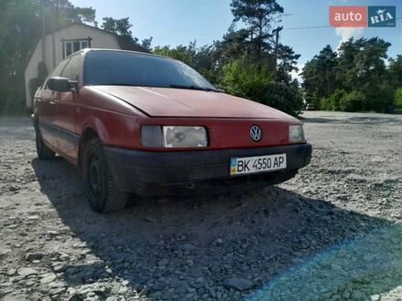 Фольксваген Пассат 1989 в Кременце на Automoto.ua Красный Фольксваген Пассат, объемом двигателя 1.6 л и пробегом 400 тыс. км за 1250 $, фото 1 на Automoto.ua