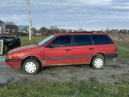 Красный Фольксваген Пассат, объемом двигателя 1.8 л и пробегом 430 тыс. км за 900 $, фото 1 на Automoto.ua