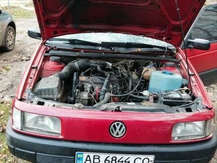 Красный Фольксваген Пассат, объемом двигателя 1.78 л и пробегом 431 тыс. км за 1600 $, фото 1 на Automoto.ua