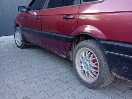 Красный Фольксваген Пассат, объемом двигателя 1.8 л и пробегом 463 тыс. км за 1200 $, фото 1 на Automoto.ua