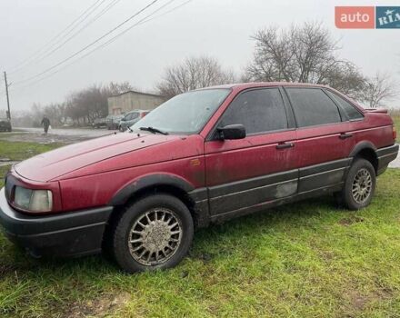 Красный Фольксваген Пассат, объемом двигателя 1.8 л и пробегом 400 тыс. км за 1414 $, фото 1 на Automoto.ua