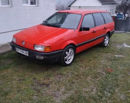 Красный Фольксваген Пассат, объемом двигателя 1.6 л и пробегом 340 тыс. км за 2200 $, фото 1 на Automoto.ua