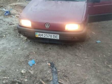 Красный Фольксваген Пассат, объемом двигателя 1.78 л и пробегом 530 тыс. км за 1500 $, фото 1 на Automoto.ua