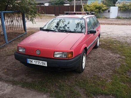 Красный Фольксваген Пассат, объемом двигателя 1.78 л и пробегом 385 тыс. км за 1850 $, фото 1 на Automoto.ua