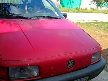 Фольксваген Пассат 1990 у Харкові на Automoto.ua Червоний Фольксваген Пассат, об'ємом двигуна 1.8 л та пробігом 200 тис. км за 1700 $, фото 1 на Automoto.ua