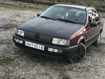 Червоний Фольксваген Пассат, об'ємом двигуна 1.8 л та пробігом 300 тис. км за 1600 $, фото 1 на Automoto.ua