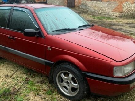 Красный Фольксваген Пассат, объемом двигателя 1.9 л и пробегом 300 тыс. км за 1850 $, фото 1 на Automoto.ua