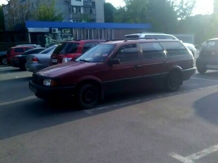 Фольксваген Пассат 1991 в Днепре (Днепропетровске) на Automoto.ua Красный Фольксваген Пассат, объемом двигателя 1.8 л и пробегом 372 тыс. км за 1800 $, фото 1 на Automoto.ua