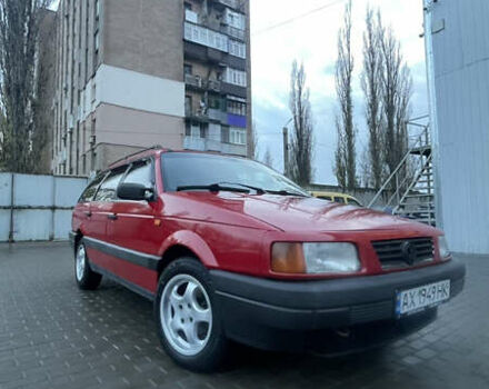 Красный Фольксваген Пассат, объемом двигателя 1.8 л и пробегом 300 тыс. км за 3000 $, фото 1 на Automoto.ua