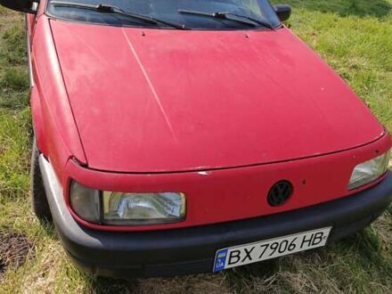 Фольксваген Пассат 1992 у Изяслве на Automoto.ua Червоний Фольксваген Пассат, об'ємом двигуна 1.8 л та пробігом 500 тис. км за 800 $, фото 1 на Automoto.ua