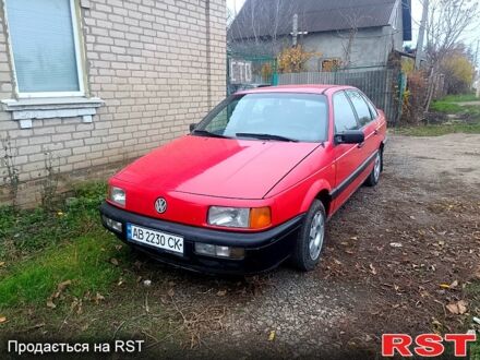 Красный Фольксваген Пассат, объемом двигателя 1.8 л и пробегом 300 тыс. км за 1500 $, фото 1 на Automoto.ua