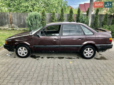 Фольксваген Пассат 1992 в Кицмане на Automoto.ua Красный Фольксваген Пассат, объемом двигателя 1.8 л и пробегом 317 тыс. км за 950 $, фото 1 на Automoto.ua