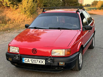 Фольксваген Пассат 1992 в Городище на Automoto.ua Красный Фольксваген Пассат, объемом двигателя 1.78 л и пробегом 425 тыс. км за 2200 $, фото 1 на Automoto.ua