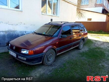 Фольксваген Пассат 1993 в Яворове на Automoto.ua Красный Фольксваген Пассат, объемом двигателя 1.8 л и пробегом 310 тыс. км за 1300 $, фото 1 на Automoto.ua