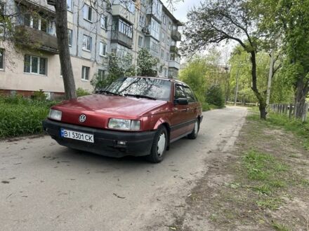 Фольксваген Пассат 1993 в Полтаве на Automoto.ua Красный Фольксваген Пассат, объемом двигателя 1.8 л и пробегом 285 тыс. км за 1550 $, фото 1 на Automoto.ua